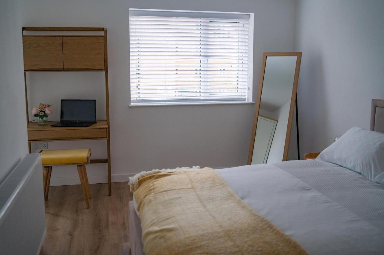 The Red House Modern Stylish Home From Home Walking Distance To Cardiff Bay And City Centre With Parking Εξωτερικό φωτογραφία