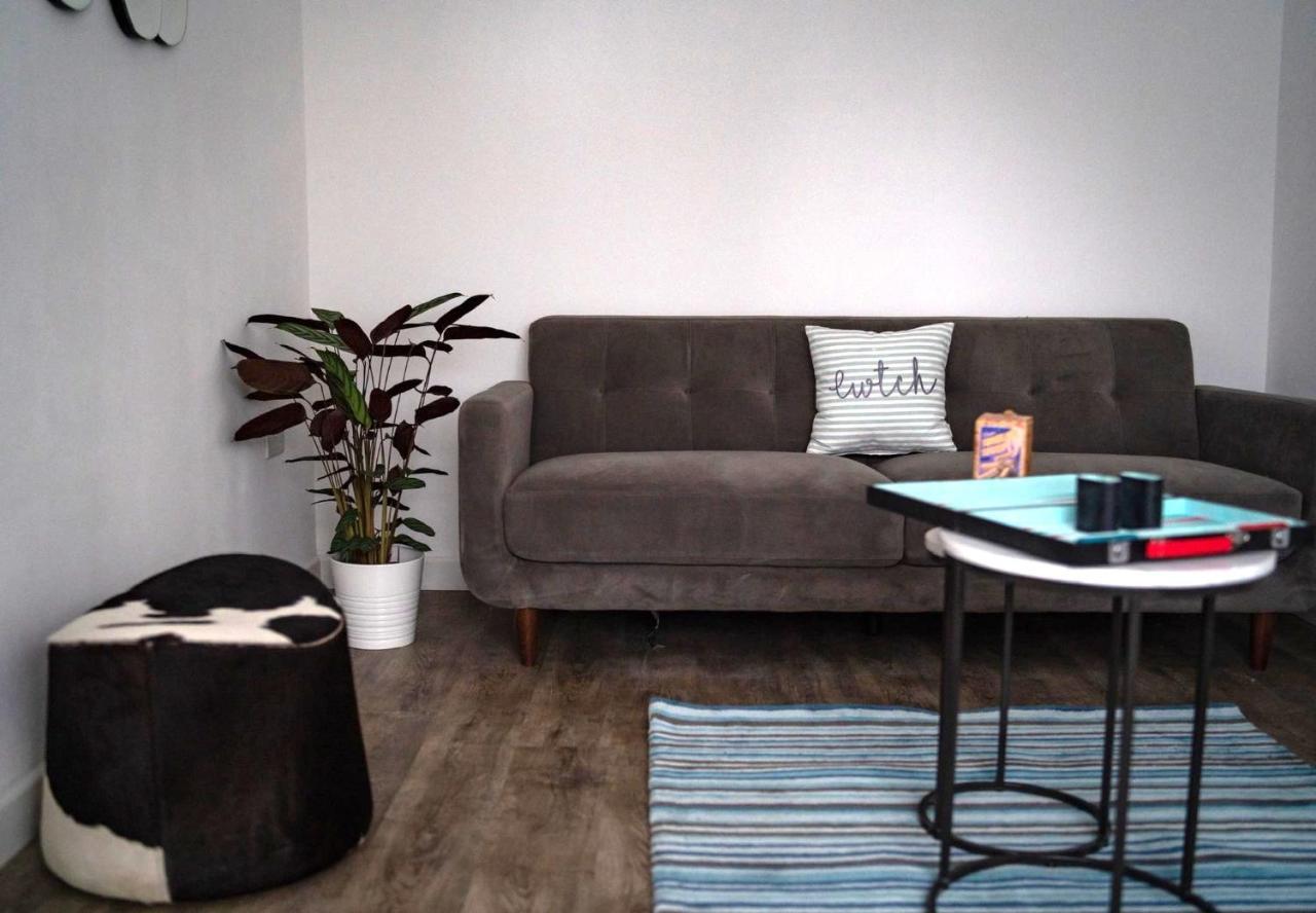 The Red House Modern Stylish Home From Home Walking Distance To Cardiff Bay And City Centre With Parking Εξωτερικό φωτογραφία