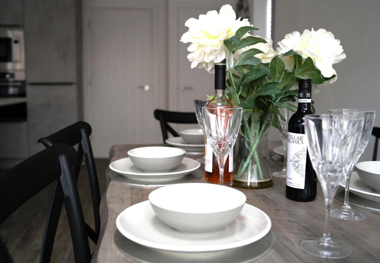 The Red House Modern Stylish Home From Home Walking Distance To Cardiff Bay And City Centre With Parking Εξωτερικό φωτογραφία
