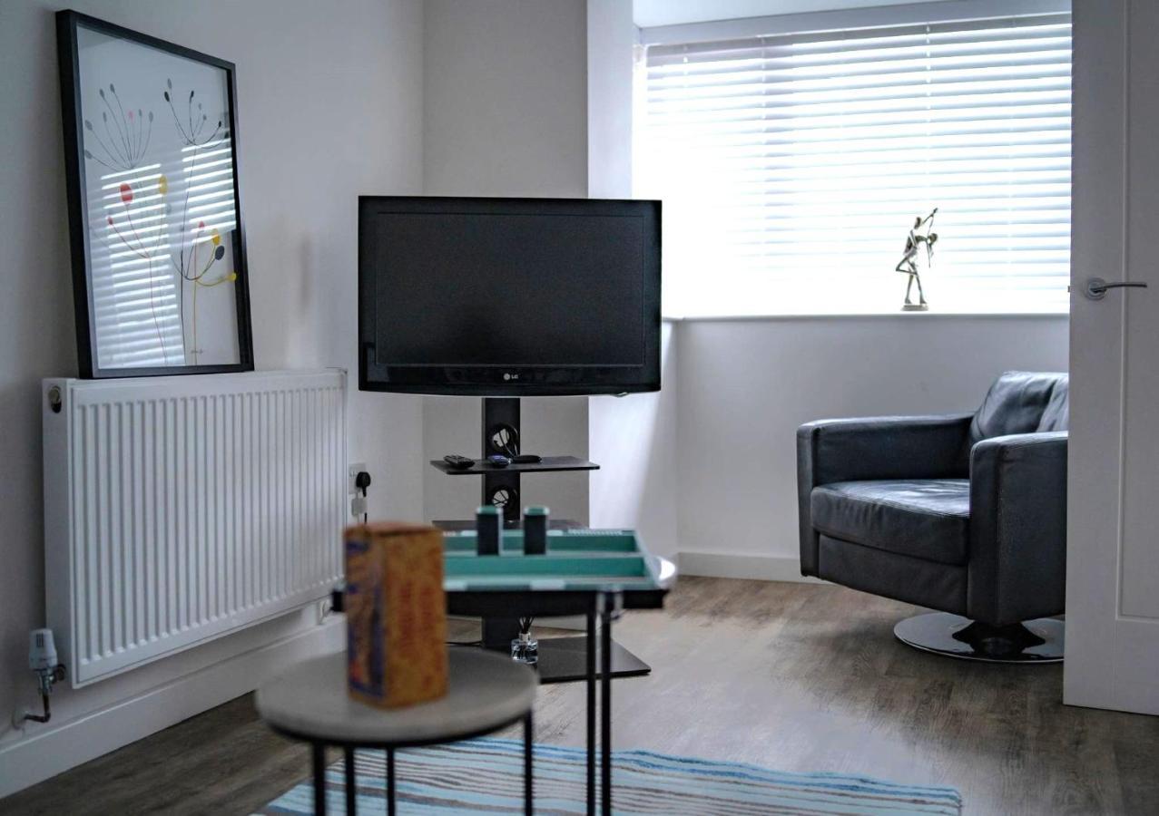 The Red House Modern Stylish Home From Home Walking Distance To Cardiff Bay And City Centre With Parking Εξωτερικό φωτογραφία