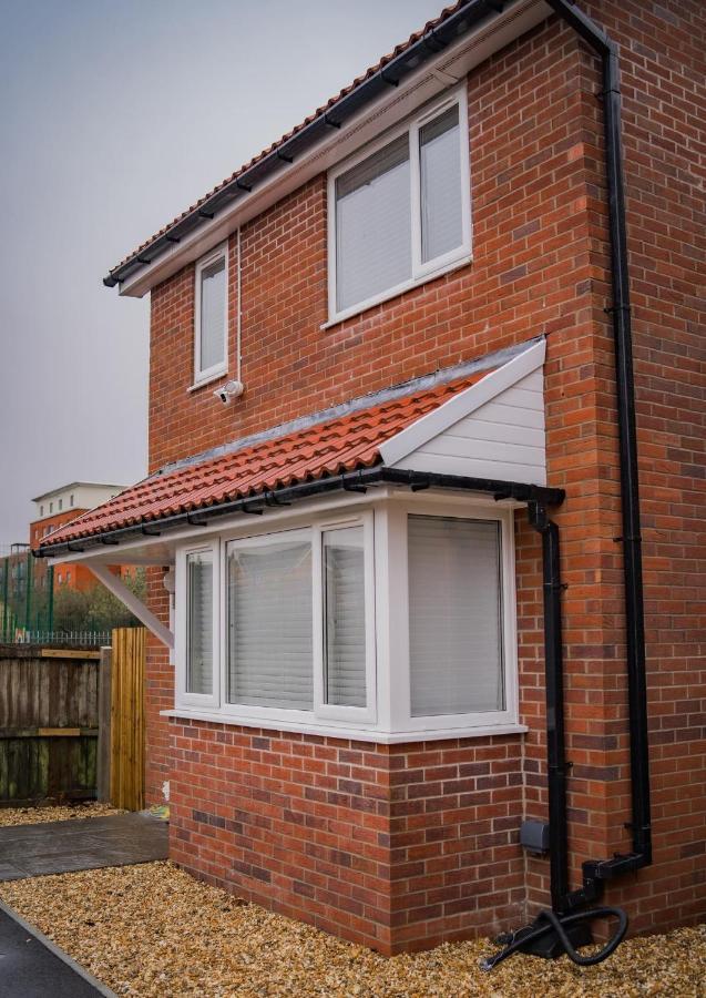 The Red House Modern Stylish Home From Home Walking Distance To Cardiff Bay And City Centre With Parking Εξωτερικό φωτογραφία